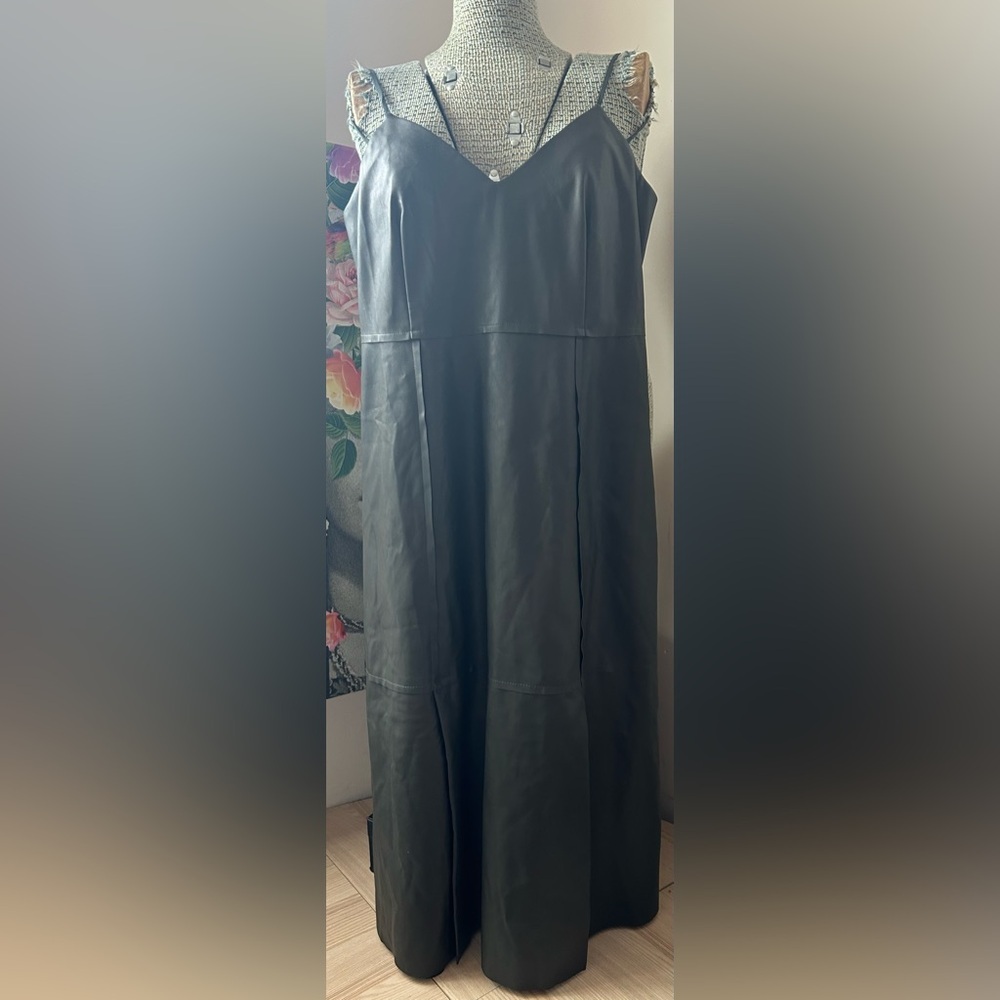 NWT BANANA REPUBLIC ARMY GREEN VEGAN LEATHER DRESS. 8p. QUIET LUXURY, SEXY - Picture 2 of 8